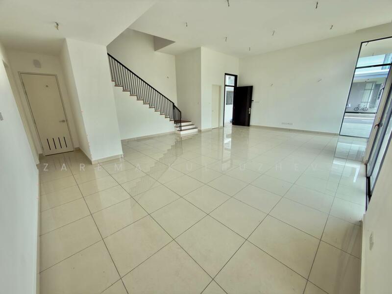 Bungalow for Sale in Klang (Selangor) - Zarema Kulbuzheva - Living Room - PropertyGuru.com.my