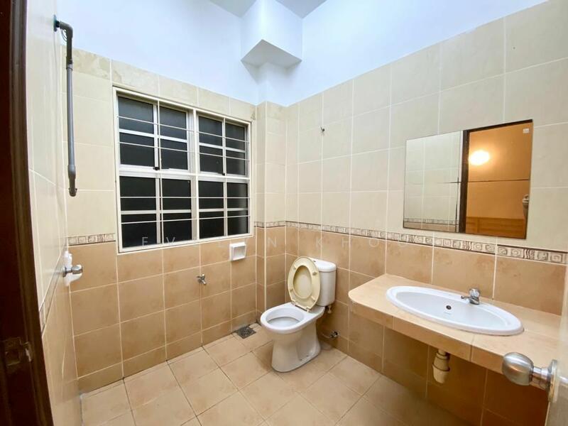 Townhouse for Sale in Damansara Jaya (Petaling Jaya) - Evelyn Khoo - Bathroom - PropertyGuru.com.my