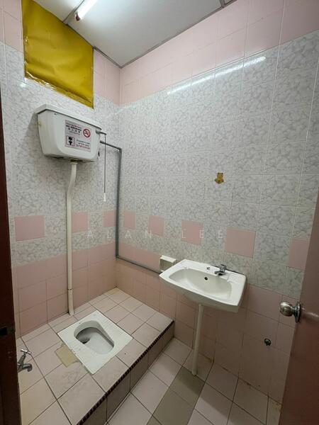 Shop for Rent in Kawasan Perindustrian Setapak (Setapak) - Alan Lee - Bathroom - PropertyGuru.com.my