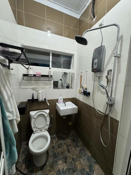 Kulai @ Bandar Putra @ 1Storey Corner Lot untuk Untuk Disewa - RM 2,400 /bulan, Feb 2026 - Bathroom - PropertyGuru.com.my