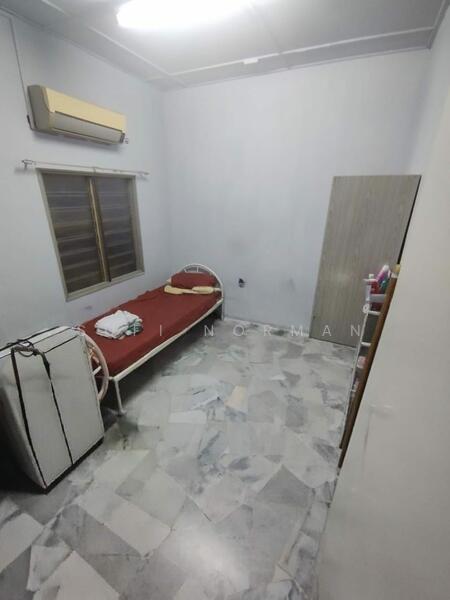 1-storey Terraced House for Sale in Bandar Selesa Jaya (Skudai) - Sufi Norman - Bedroom - PropertyGuru.com.my