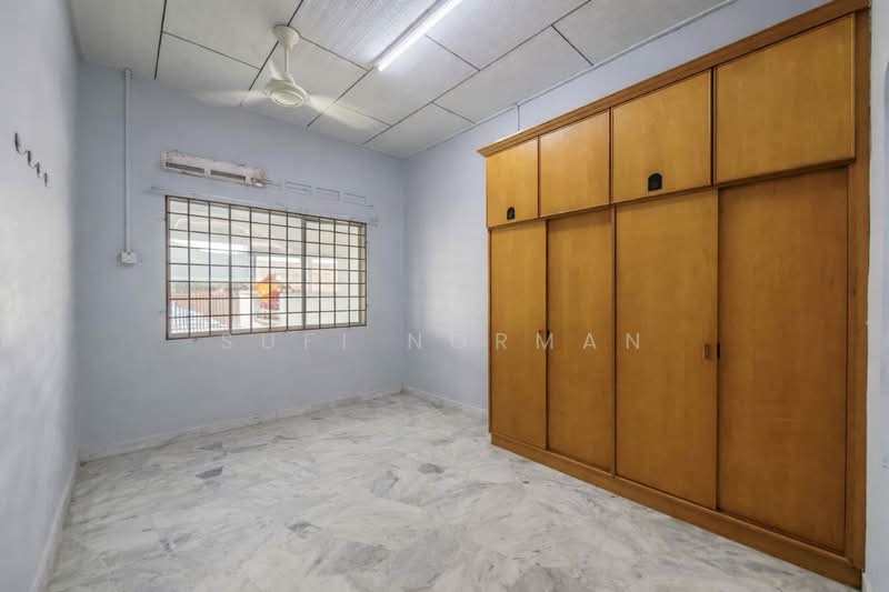 1-storey Terraced House for Sale in Bandar Selesa Jaya (Skudai) - Sufi Norman - Bedroom - PropertyGuru.com.my