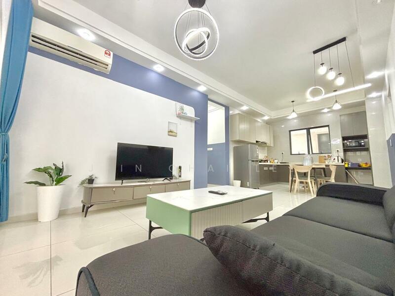 Bay Point @ Country Garden Danga Bay untuk Untuk Dijual - RM 585,000, Apr 2026 - Living Room - PropertyGuru.com.my