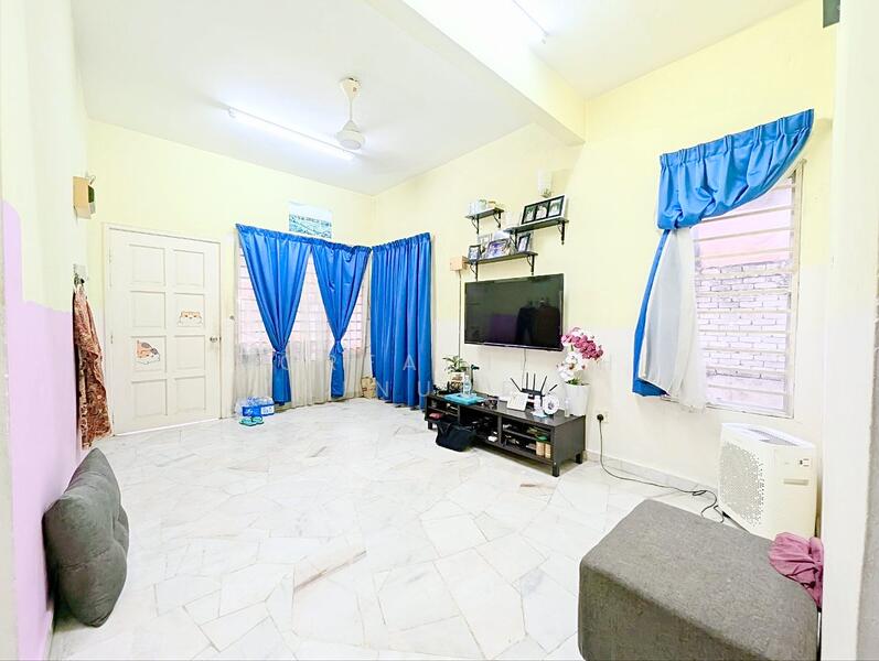 Cluster House for Sale in Bandar Tasik Puteri (Rawang) - NORFADILAH ZAINUDDIN - Living Room - PropertyGuru.com.my