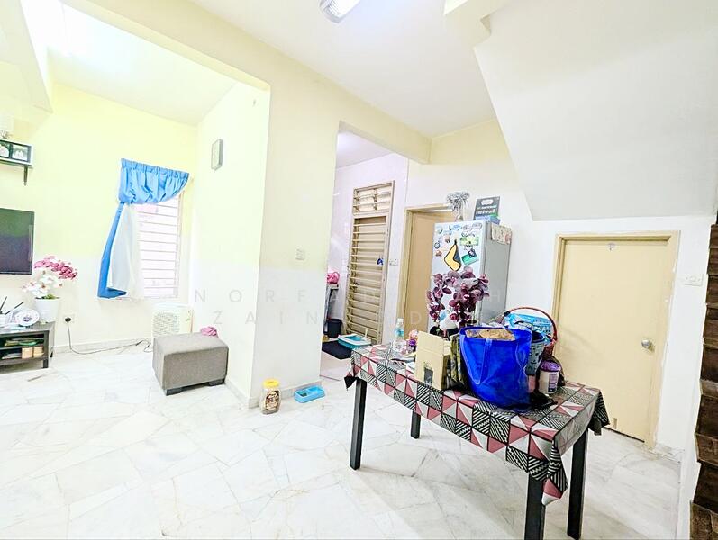 Cluster House for Sale in Bandar Tasik Puteri (Rawang) - NORFADILAH ZAINUDDIN - Living Room - PropertyGuru.com.my