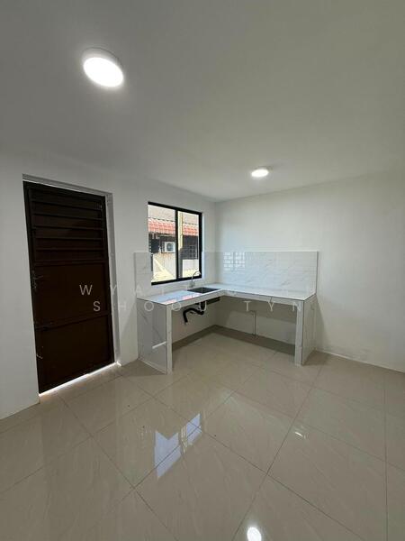 1-storey Terraced House for Sale in Johor Bahru (Johor) - Wyatt Chan Shoou Tyn - Kitchen - PropertyGuru.com.my