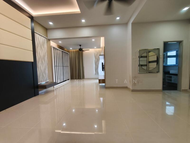 Cluster House for Sale in Taman Gaya (Ulu Tiram) - Shanice Tan - Living Room - PropertyGuru.com.my