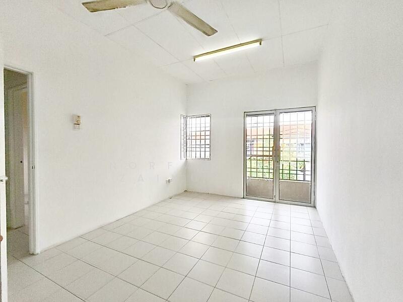 Bandar Saujana Utama untuk Untuk Dijual - RM 439,000, Mac 2026 - Living Room - PropertyGuru.com.my