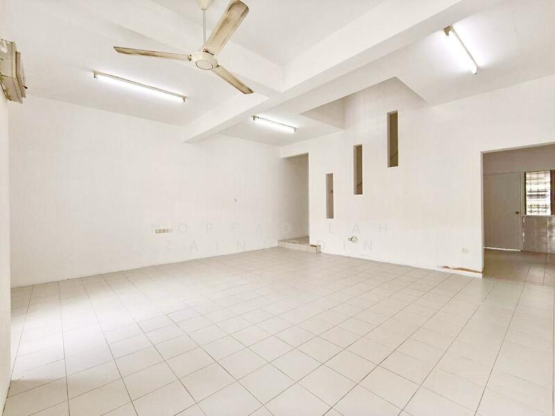 Bandar Saujana Utama untuk Untuk Dijual - RM 439,000, Mac 2026 - Living Room - PropertyGuru.com.my