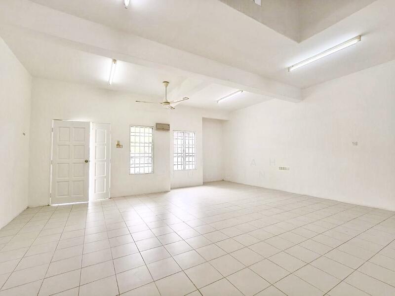 Bandar Saujana Utama untuk Untuk Dijual - RM 439,000, Mac 2026 - Living Room - PropertyGuru.com.my