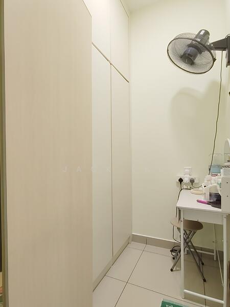 2-storey Terraced House for Sale in Taman Sri Pulai Perdana (Skudai) - Jack Lai - Walking wardrobe master bedroom - PropertyGuru.com.my