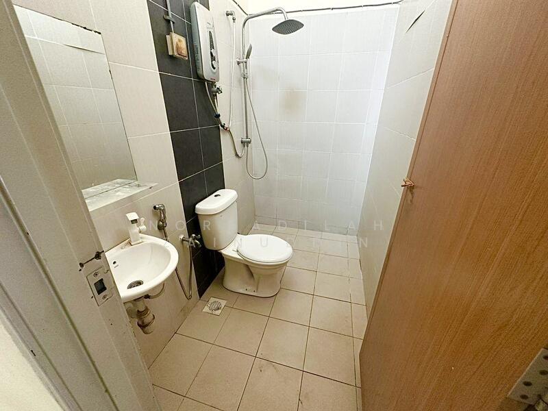 Semi-Detached House for Sale in Taman Meru Makmur 2 (Kapar) - NORFADILAH ZAINUDDIN - Bathroom - PropertyGuru.com.my