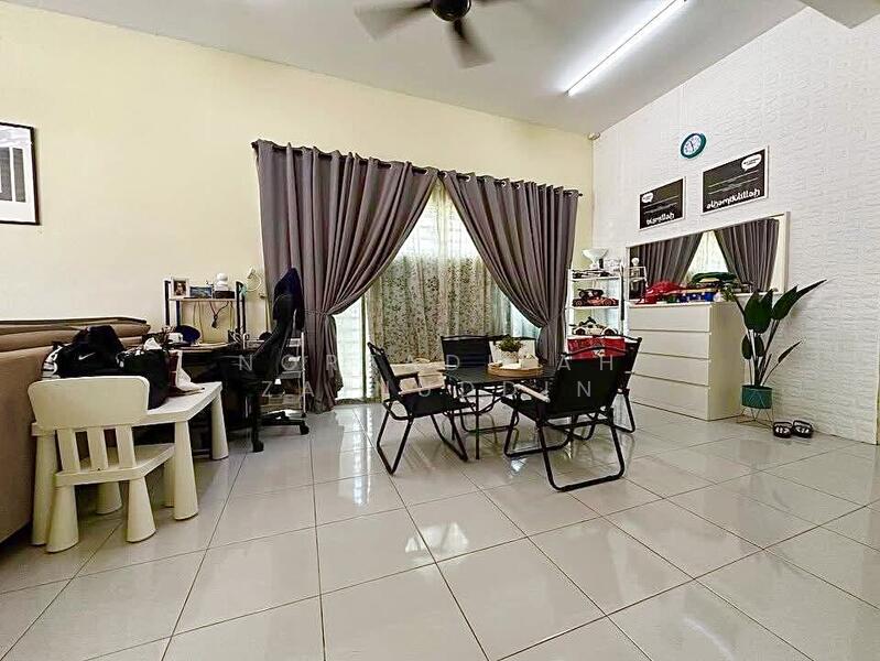 Semi-Detached House for Sale in Taman Meru Makmur 2 (Kapar) - NORFADILAH ZAINUDDIN - Living Room - PropertyGuru.com.my