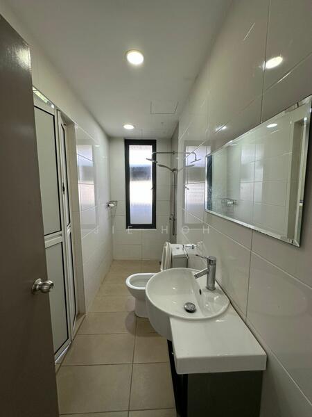 Service Residence for Rent at SkyVille 8 @ Benteng 8 - Jie Hoh - Bathroom - PropertyGuru.com.my