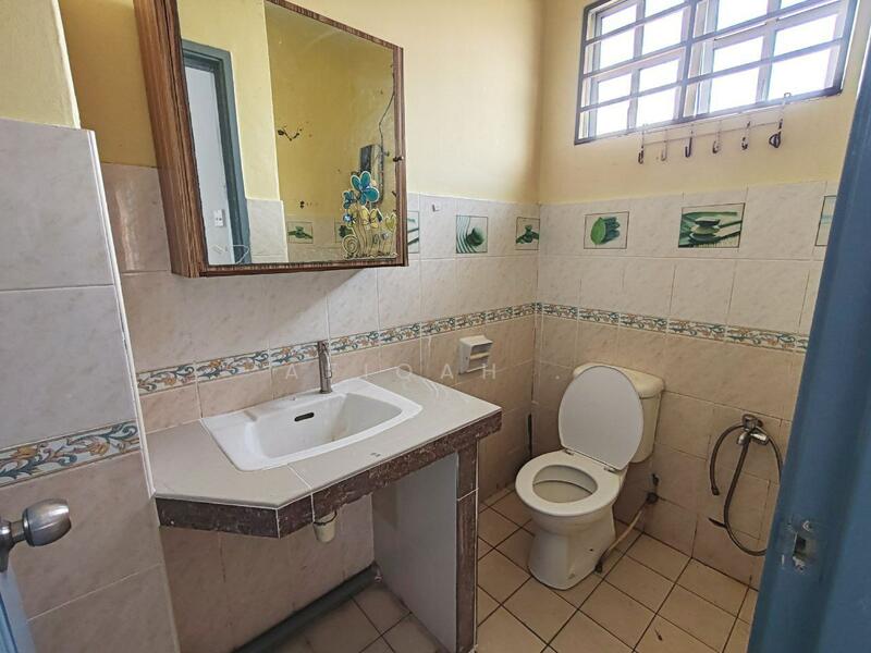 Terraced House for Sale in Taman Cheras Idaman (Cheras) - Afiqah . - Bathroom - PropertyGuru.com.my