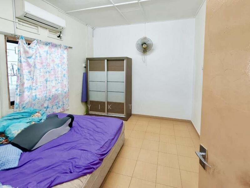 1-storey Terraced House for Sale in Taman Century (Johor Bahru) - Yik Tat - Bedroom - PropertyGuru.com.my