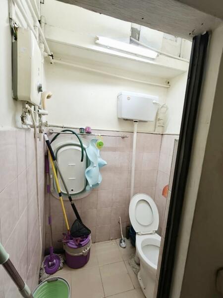 1-storey Terraced House for Sale in Taman Century (Johor Bahru) - Yik Tat - Bathroom - PropertyGuru.com.my
