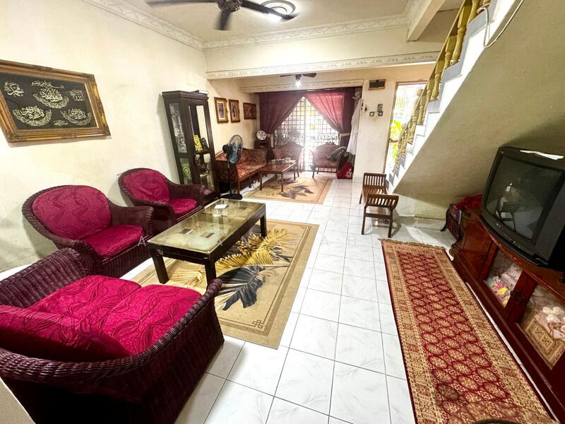 2-storey Terraced House for Sale in Taman Usaha Jaya (Kepong) - Azean Wahab - Living Room - PropertyGuru.com.my