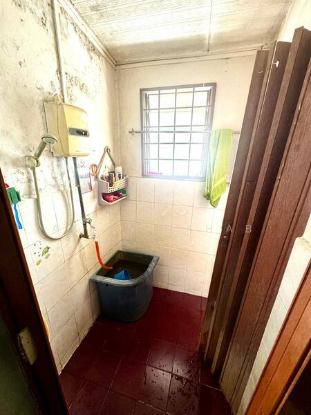 2-storey Terraced House for Sale in Taman Usaha Jaya (Kepong) - Azean Wahab - Bathroom - PropertyGuru.com.my