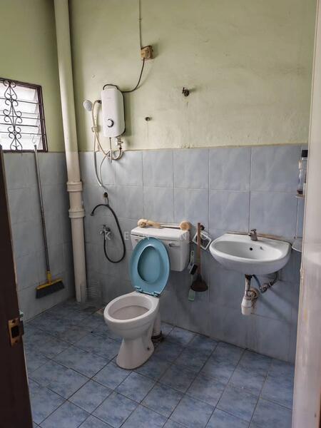 2-storey Terraced House for Sale in Ampang (Selangor) - Ken Ng - Bathroom - PropertyGuru.com.my