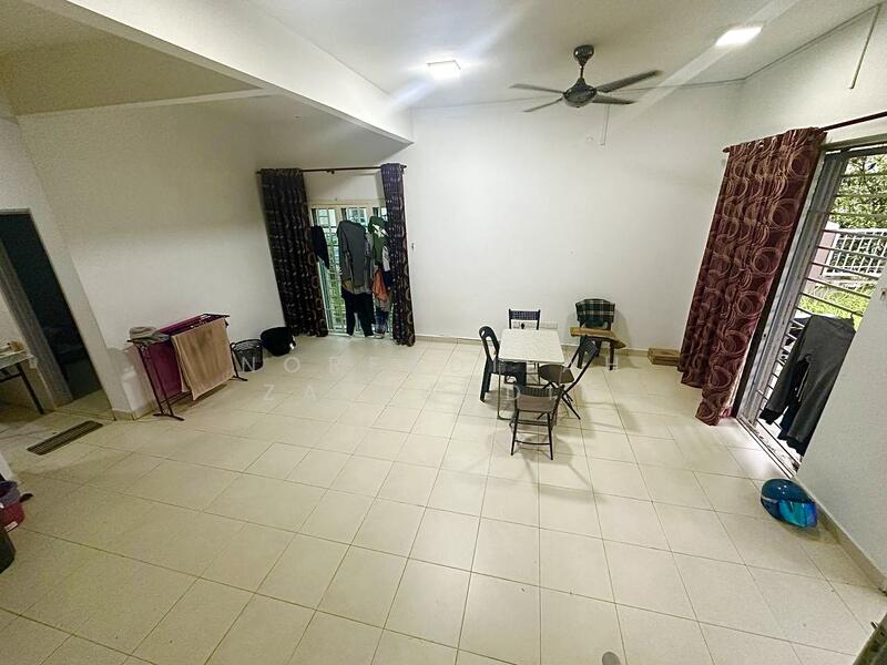 Semi-Detached House for Sale in Sungai Buloh (Selangor) - NORFADILAH ZAINUDDIN - Living Room - PropertyGuru.com.my