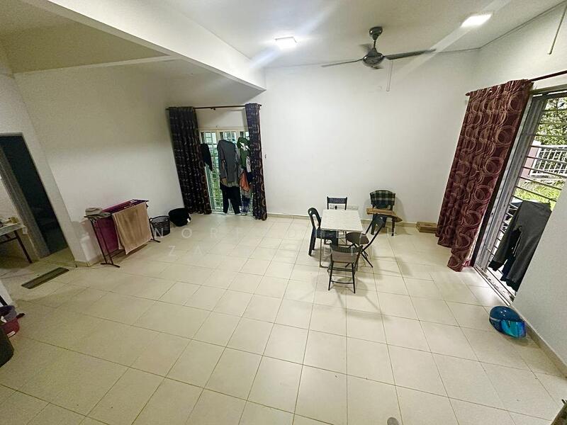 Semi-Detached House for Sale in Sungai Buloh (Selangor) - NORFADILAH ZAINUDDIN - Living Room - PropertyGuru.com.my