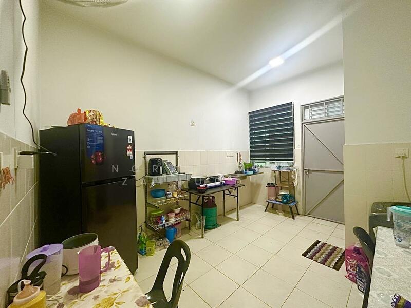 Semi-Detached House for Sale in Sungai Buloh (Selangor) - NORFADILAH ZAINUDDIN - Kitchen - PropertyGuru.com.my