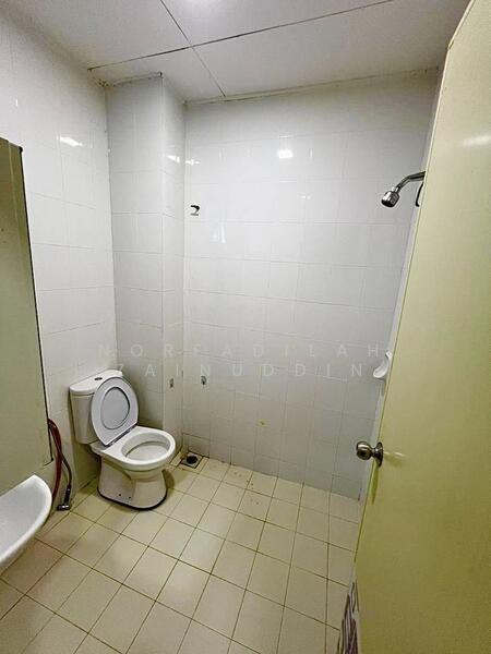 Semi-Detached House for Sale in Sungai Buloh (Selangor) - NORFADILAH ZAINUDDIN - Bathroom - PropertyGuru.com.my