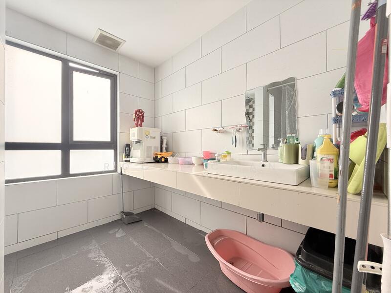 3-storey Terraced House for Sale in Tamansari (Rawang) - Rocky Chan - Bathroom - PropertyGuru.com.my