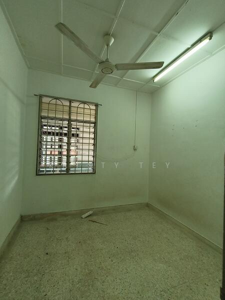 Taman Molek 2 untuk Untuk Dijual - RM 585,000, Feb 2026 - Interior - PropertyGuru.com.my