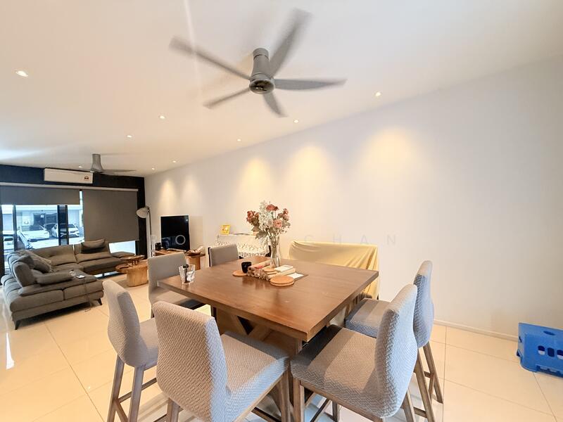 3-storey Terraced House for Sale in Rawang (Selangor) - Rocky Chan - Living Room - PropertyGuru.com.my