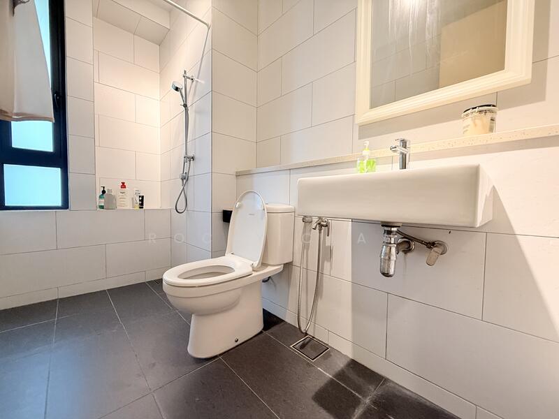 3-storey Terraced House for Sale in Rawang (Selangor) - Rocky Chan - Bathroom - PropertyGuru.com.my