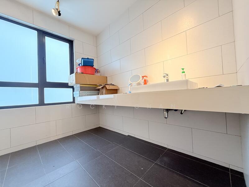 3-storey Terraced House for Sale in Rawang (Selangor) - Rocky Chan - Bathroom - PropertyGuru.com.my