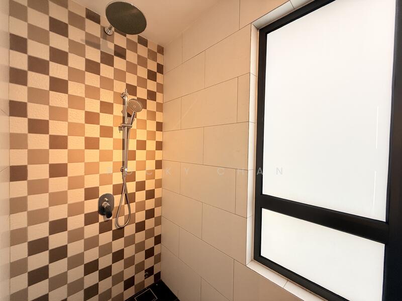 3-storey Terraced House for Sale in Rawang (Selangor) - Rocky Chan - Bathroom - PropertyGuru.com.my