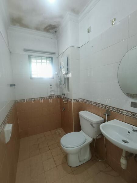 2-storey Terraced House for Sale in Taman Impian Emas (Skudai) - Jennie Chew - Bathroom - PropertyGuru.com.my