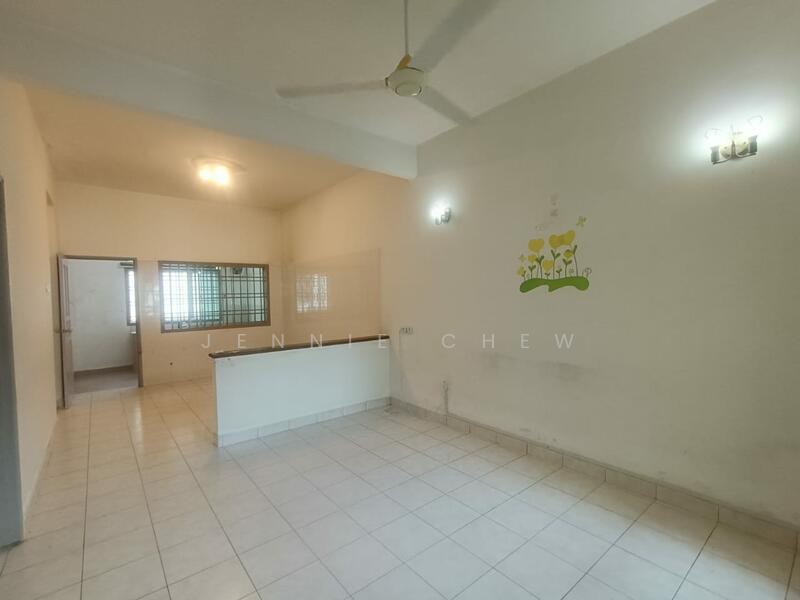 2-storey Terraced House for Sale in Taman Impian Emas (Skudai) - Jennie Chew - Living Room - PropertyGuru.com.my