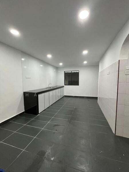 Taman Desa Jaya Johor Bahru untuk Untuk Dijual - RM 420,000, Mac 2026 - Kitchen - PropertyGuru.com.my