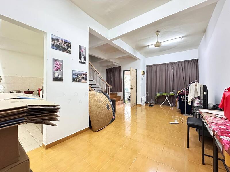 2-storey Terraced House for Sale in Puncak Alam (Selangor) - NORFADILAH ZAINUDDIN - Living Room - PropertyGuru.com.my
