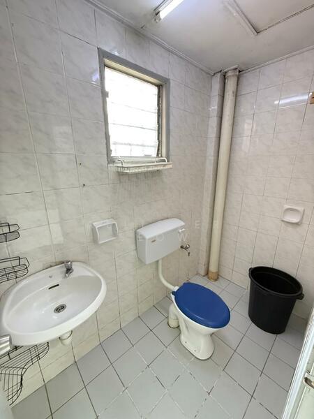 Apartment for Rent at Pangsapuri Sri Kemuning - Allister Seow - Bathroom - PropertyGuru.com.my