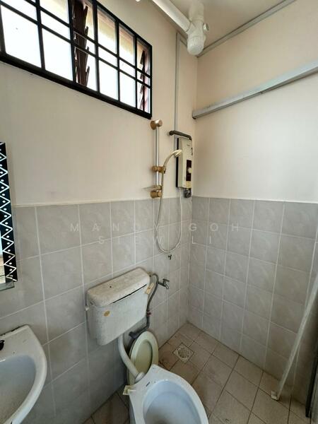 Flat for Sale at Flat Taman Perling - Mandy Goh Siew Li - Bathroom - PropertyGuru.com.my