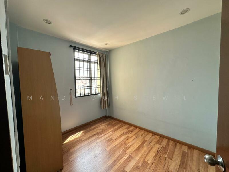 Flat for Sale at Flat Taman Perling - Mandy Goh Siew Li - Bedroom - PropertyGuru.com.my