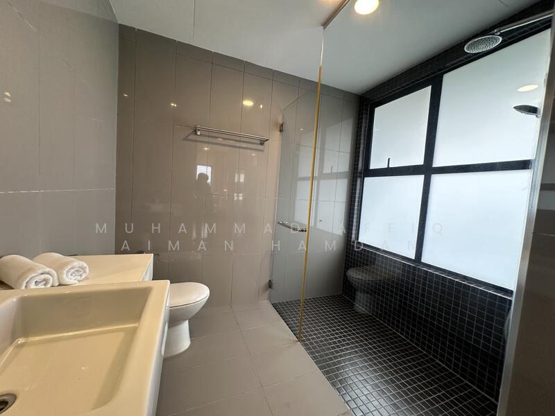 Renai Jelutong untuk Untuk Disewa - RM 4,500 /bulan, Feb 2026 - Bathroom - PropertyGuru.com.my
