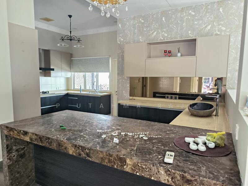 Semi-Detached House for Sale in Setia Eco Park (Setia Alam) - P Utahma Raj - Kitchen - PropertyGuru.com.my