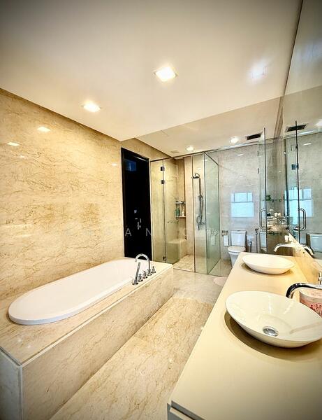 Straits Quay (The Suites at Waterside) untuk Untuk Disewa - RM 4,800 /bulan, Feb 2026 - Bathroom - PropertyGuru.com.my