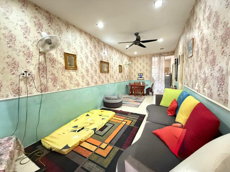 1-storey Terraced House for Sale in Perkampungan Indera Sempurna (Penor) - Mohammad Azizi - Living Room - PropertyGuru.com.my