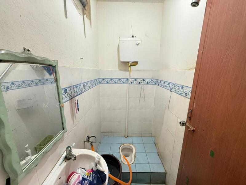 1-storey Terraced House for Sale in Perkampungan Indera Sempurna (Penor) - Mohammad Azizi - Bathroom - PropertyGuru.com.my
