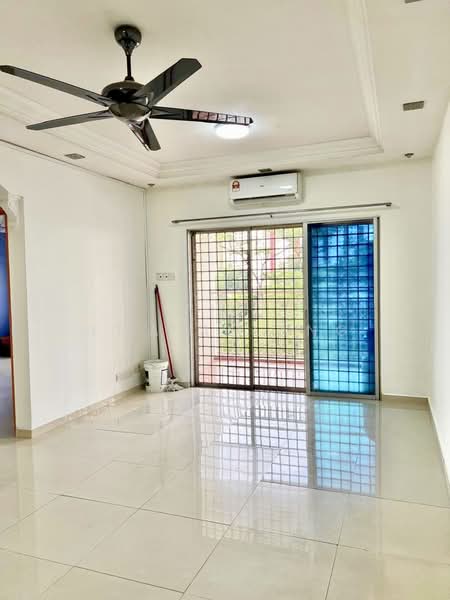 Kondominium untuk Dijual di Vista Amani - EMA ALLANG - Living Room - PropertyGuru.com.my