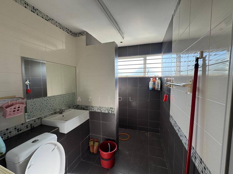 2-storey Terraced House for Sale in Bandar Bukit Raja (Klang) - Azizol . - Bathroom - PropertyGuru.com.my