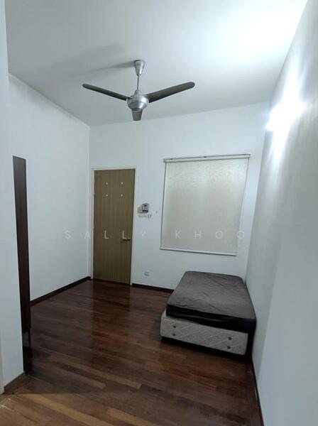 3 Storey Terrace Partly Furnished For Rent @ Lintang Lembah Permai Tanjung Bungah untuk Untuk Disewa - RM 3,500 /bulan, Feb 2026 - PropertyGuru.com.my