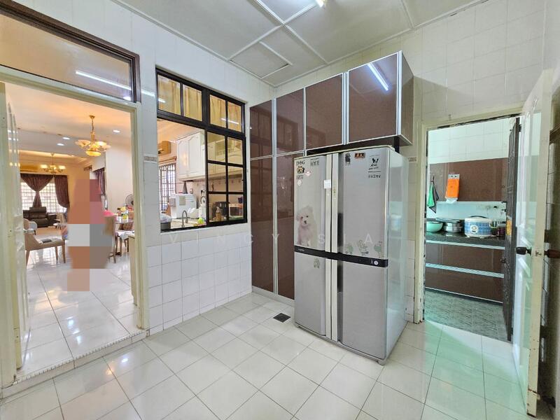 2-storey Terraced House for Sale in Taman Pelangi Indah (Ulu Tiram) - Vincy Sia - Kitchen - PropertyGuru.com.my